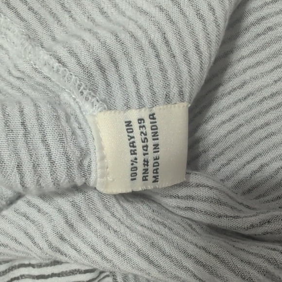 Sim & Sam Striped Semi Cropped Button Down Casual Top Size Small - Picture 9 of 9